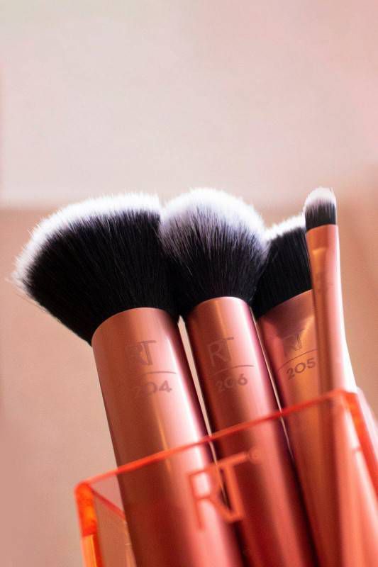 boohoo Real Techniques Flawless Base Brush Set, Rosé, goud